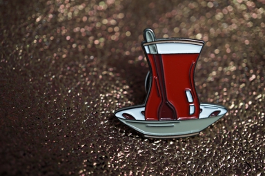 Soft-Emaille Pin ohne Epoxydharzüberzug in Teetassen Form